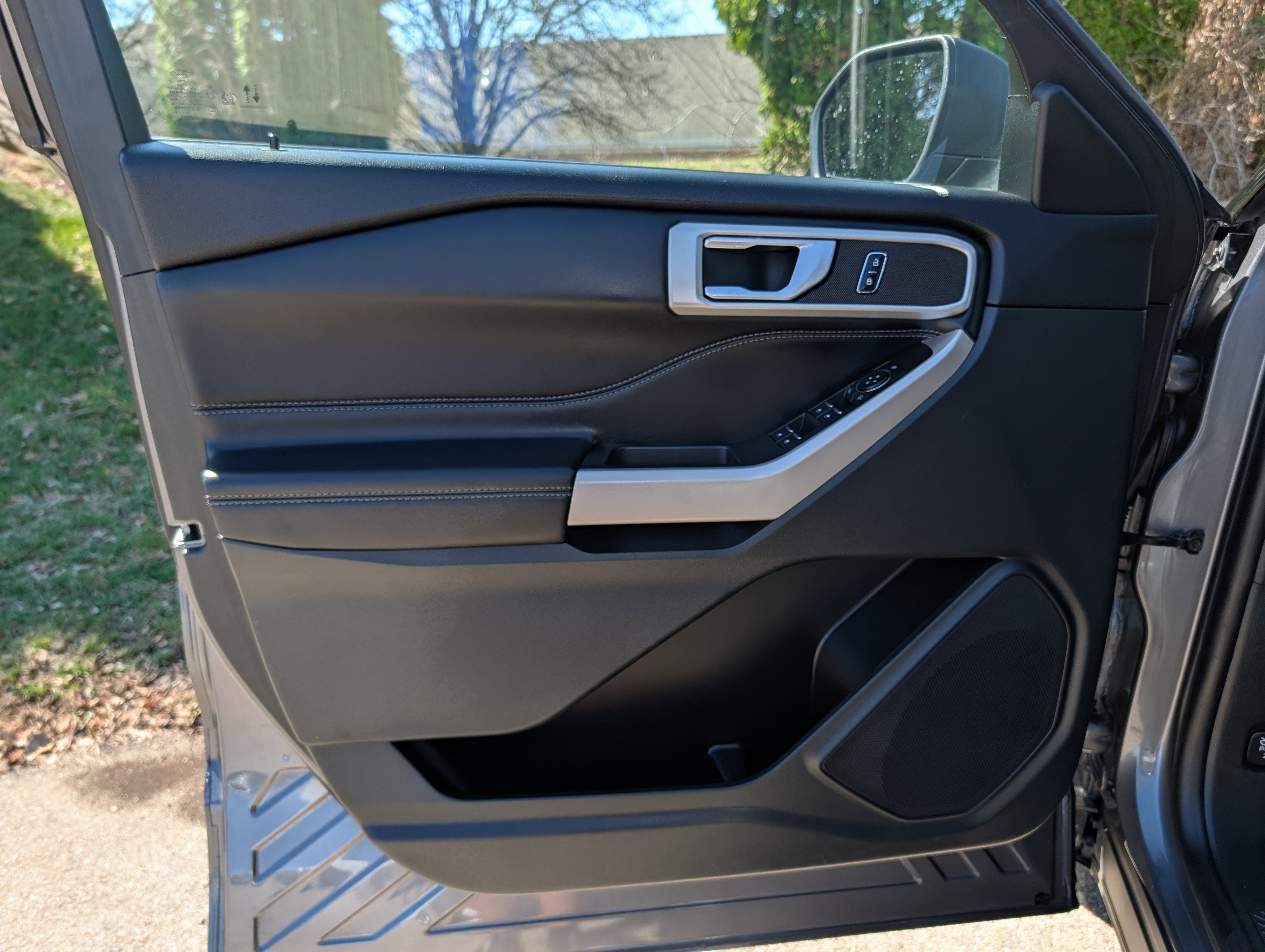 Used 2023 Ford Explorer XLT w/ Equipment Group 202A image 34