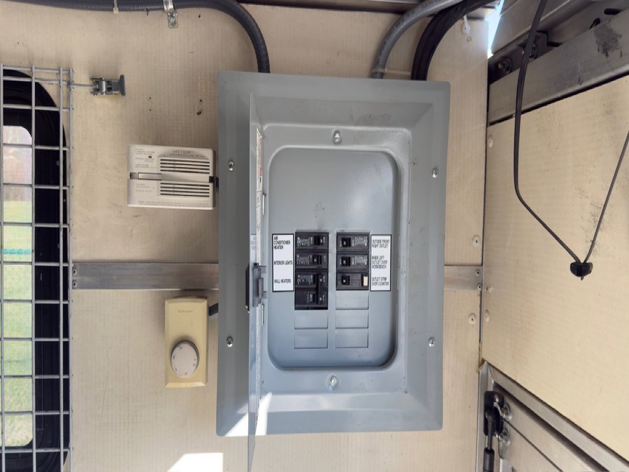 Used 2009 GMC Savana 3500 image 25