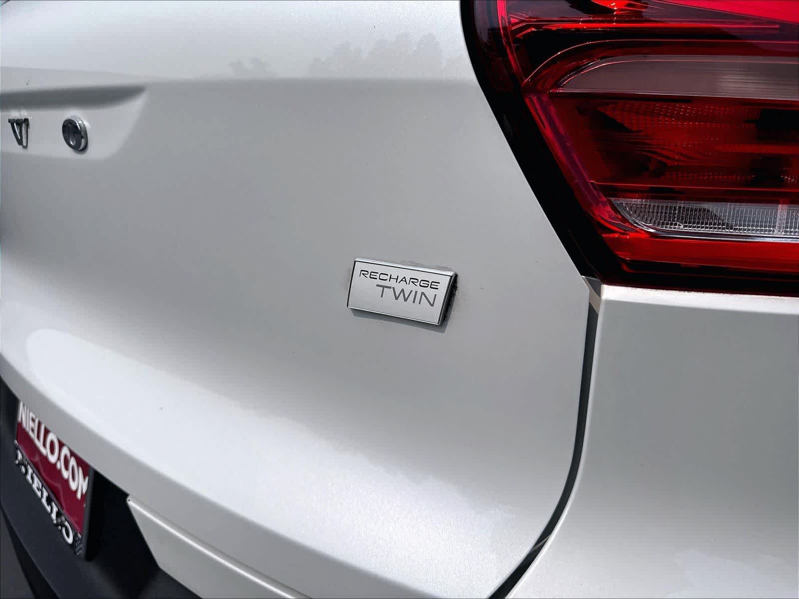 Used 2023 Volvo XC40 Recharge Core w/ Protection Package Premier AWD/4WD image 11