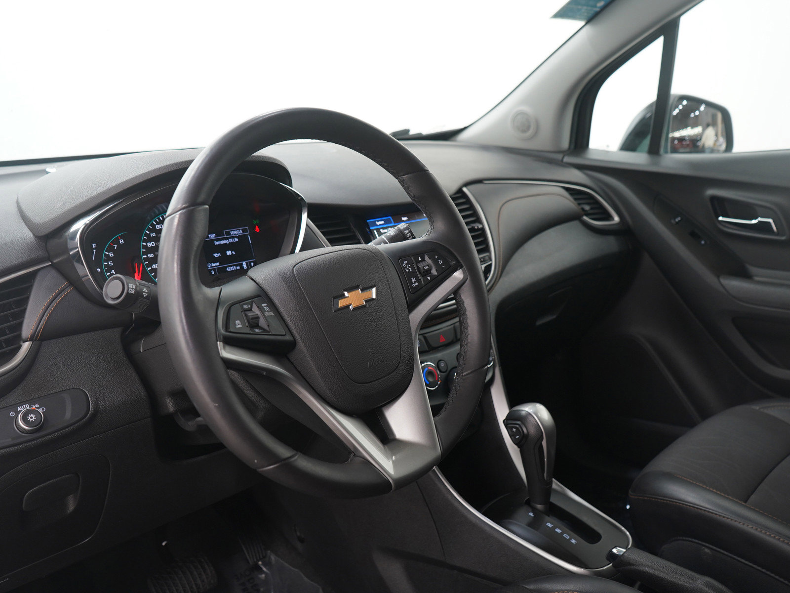 Used 2020 Chevrolet Trax LT w/ LT Convenience Package image 24