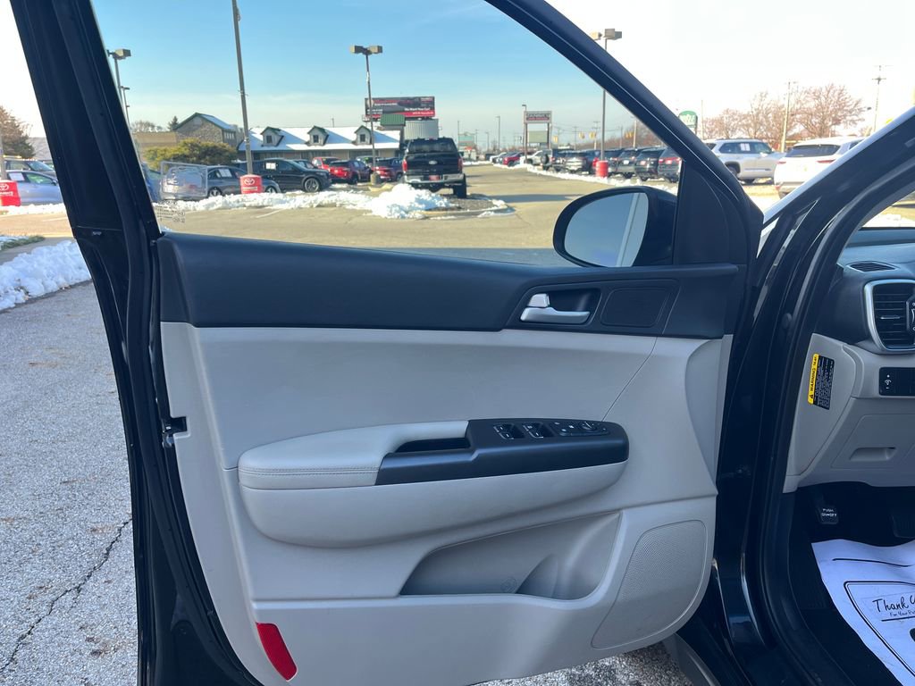 Used 2020 Kia Sportage LX image 12