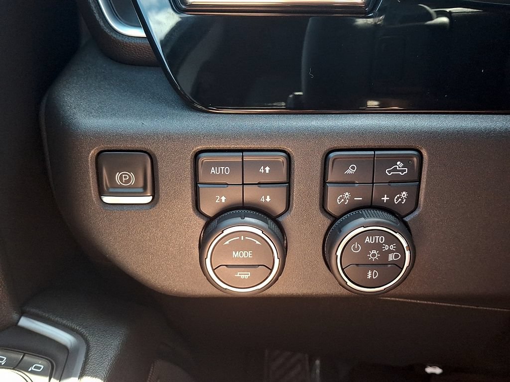 Used 2023 Chevrolet Silverado 1500 LT Trail Boss w/ LT Trail Boss Premium Package AWD/4WD image 23