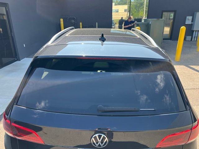 Used 2022 Volkswagen Taos SE FWD image 3