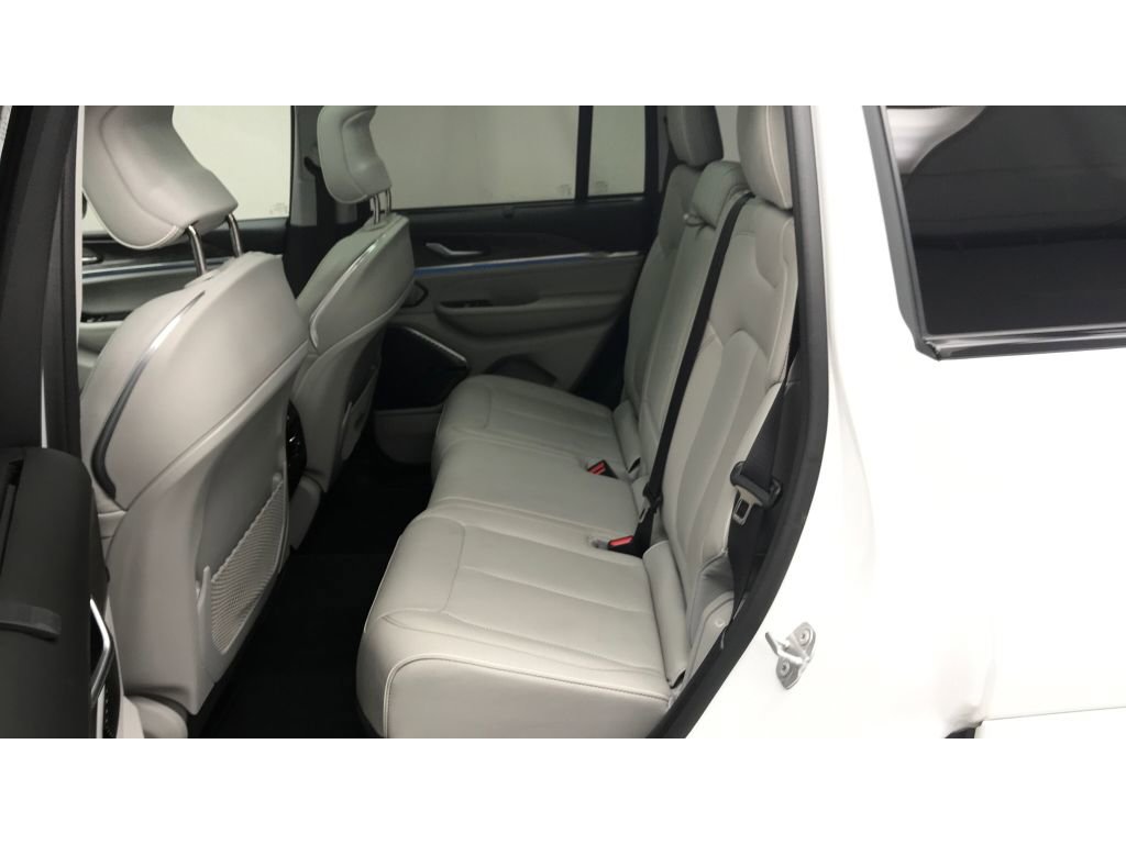 Used 2023 Jeep Grand Cherokee Overland w/ Adv Protech Group III image 19