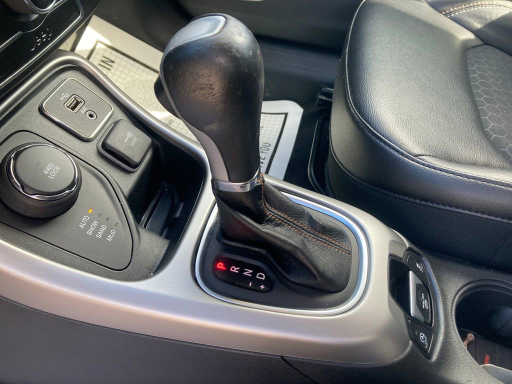 Used 2018 Jeep Compass Latitude image 28