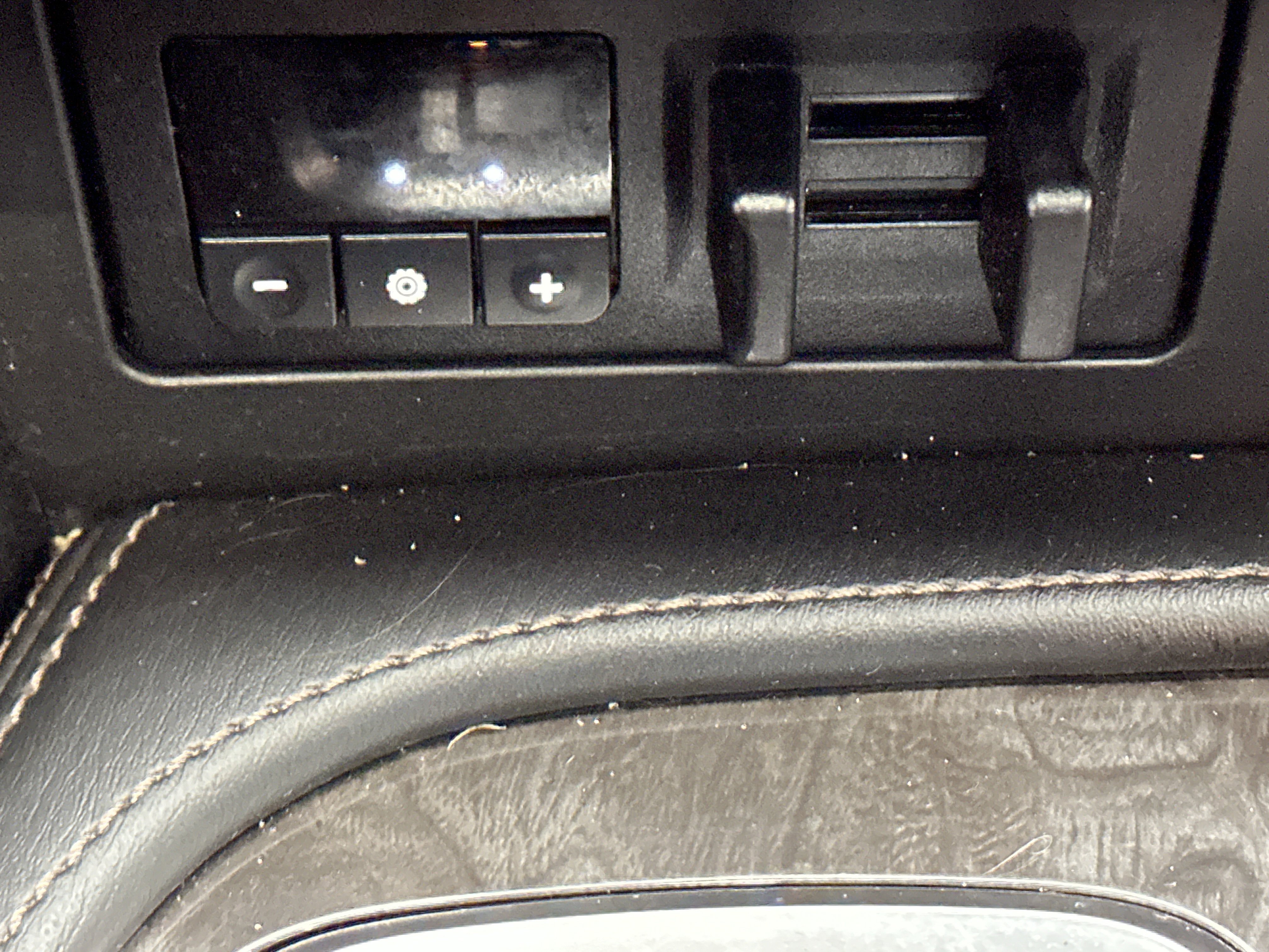 Used 2023 Nissan Armada Platinum image 45