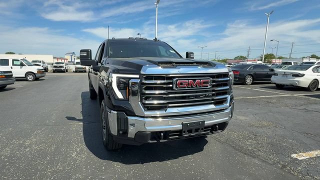 Used 2025 GMC Sierra 3500 SLE w/ SLE Value Package AWD/4WD image 3
