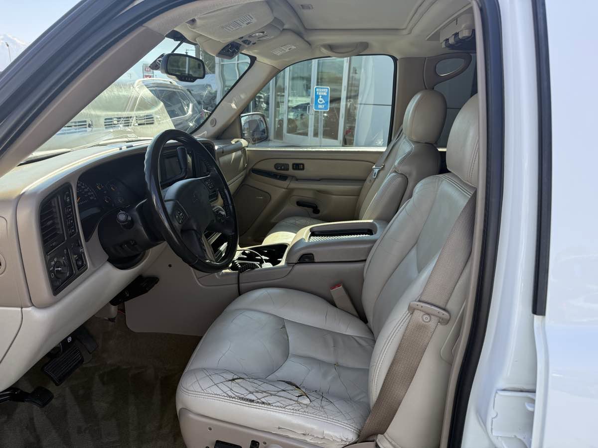 Used 2006 Chevrolet Suburban 2500 LT w/ Preferred Equipment Group image 11