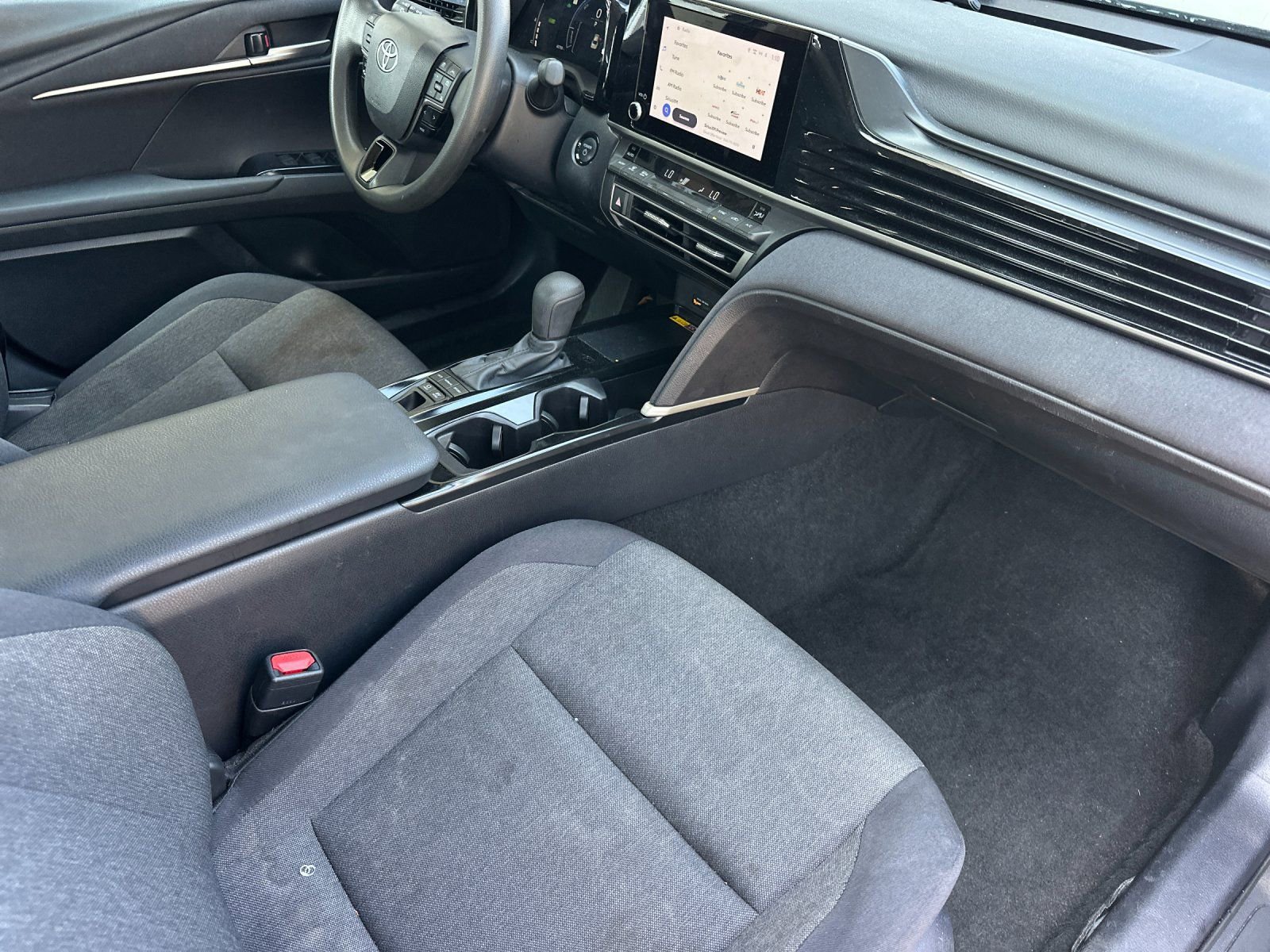 Used 2025 Toyota Camry LE image 14