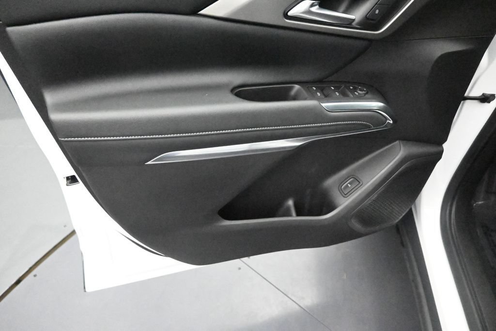 Used 2025 Chevrolet Traverse LT FWD image 10