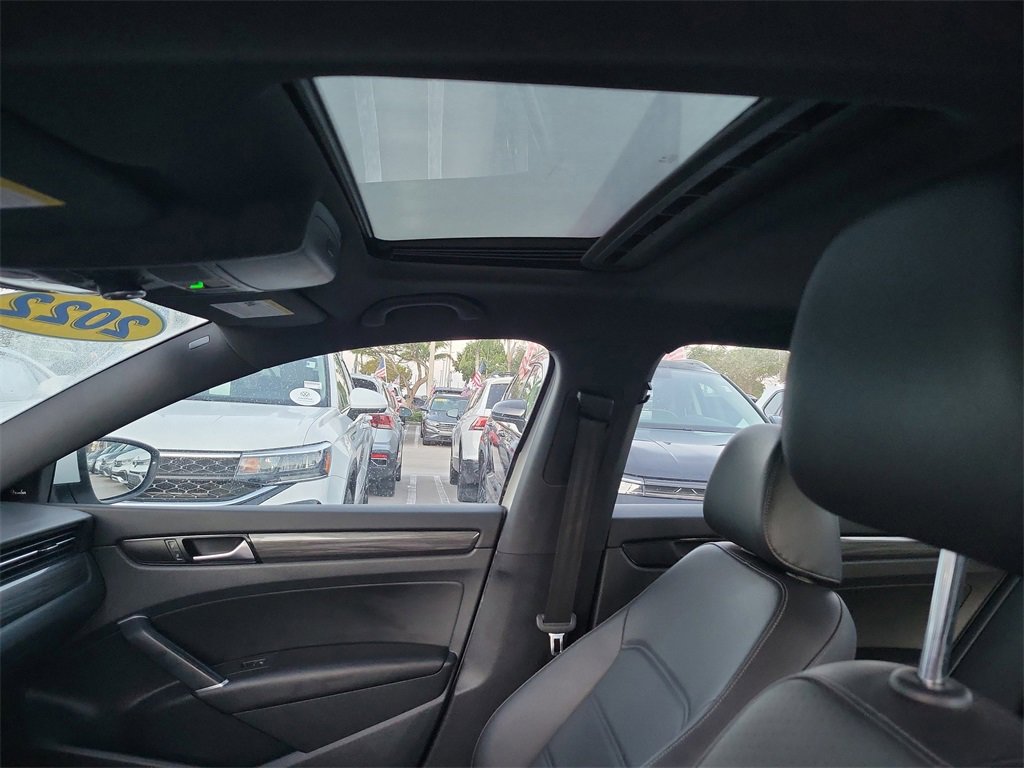 Certified 2022 Volkswagen Passat 2.0T R-Line image 15