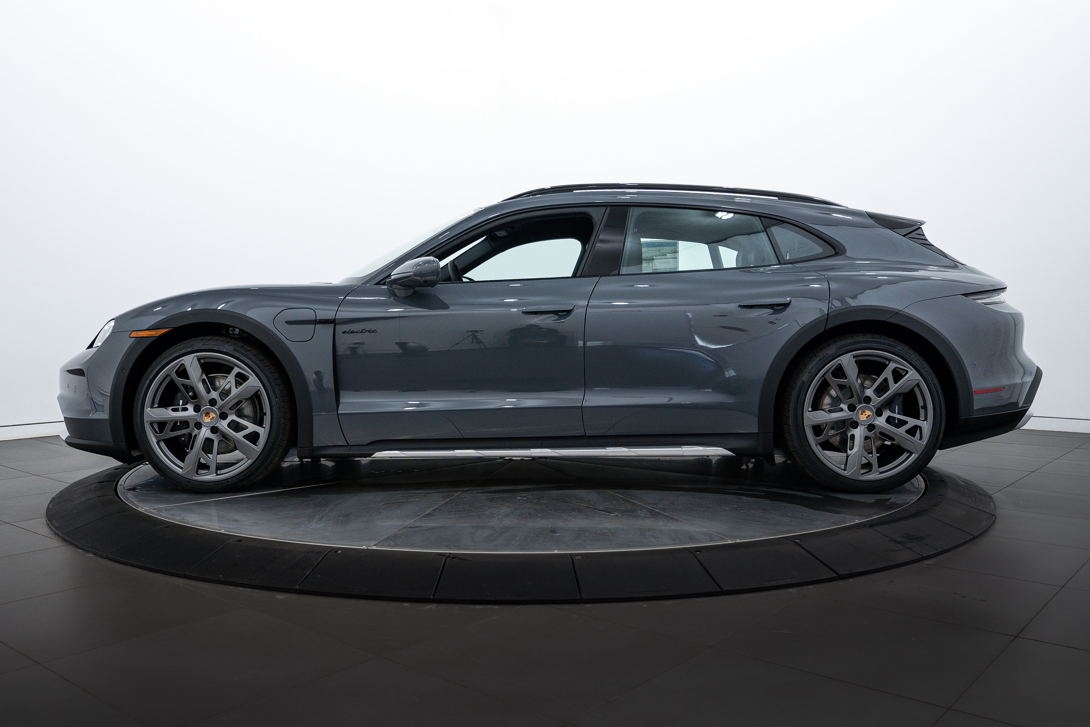 New 2025 Porsche Taycan 4 Cross Turismo image 2