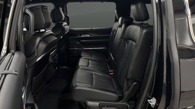 Used 2023 Jeep Grand Wagoneer 4WD w/ Flexible Seating Group image 22