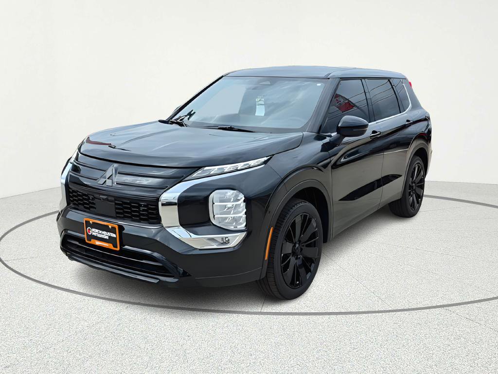 New 2026 Mitsubishi Outlander LE FWD image 1