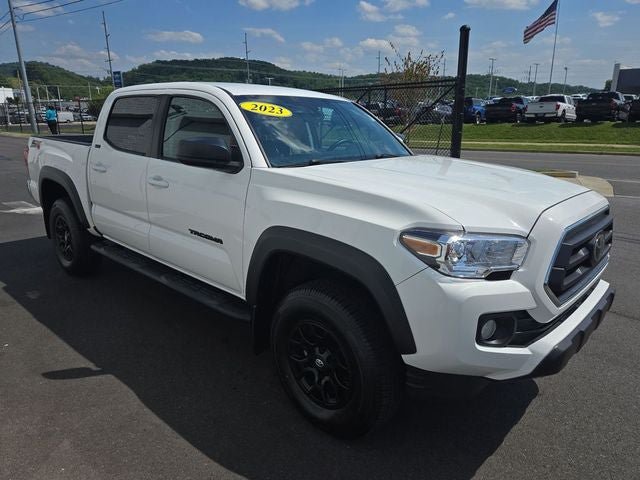 Used 2023 Toyota Tacoma SR5 AWD/4WD image 7