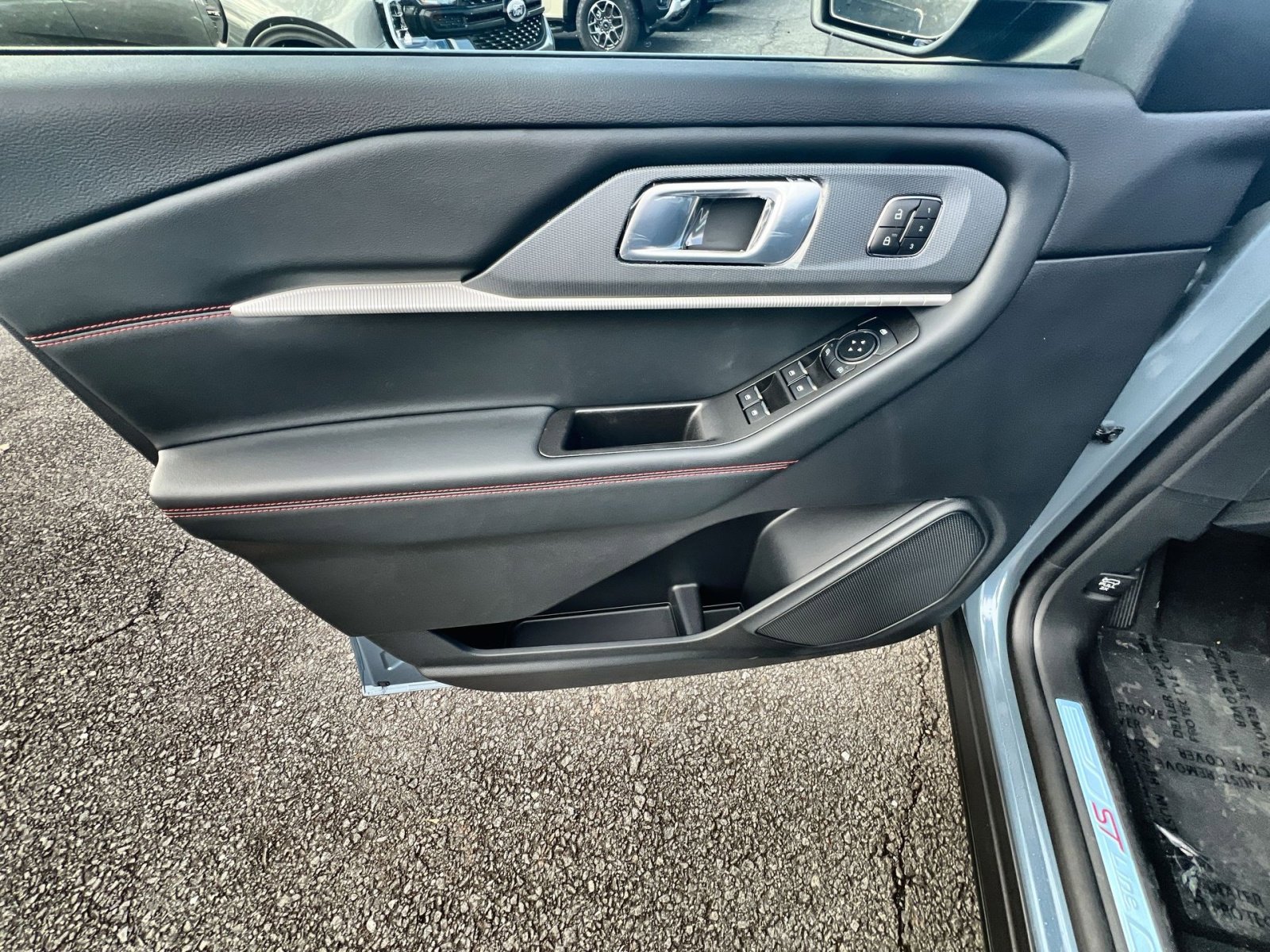 New 2026 Ford Explorer ST-Line w/ ST-Line Street Pack image 15