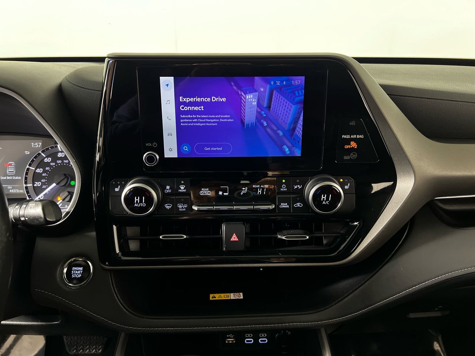 Used 2023 Toyota Highlander XLE image 16