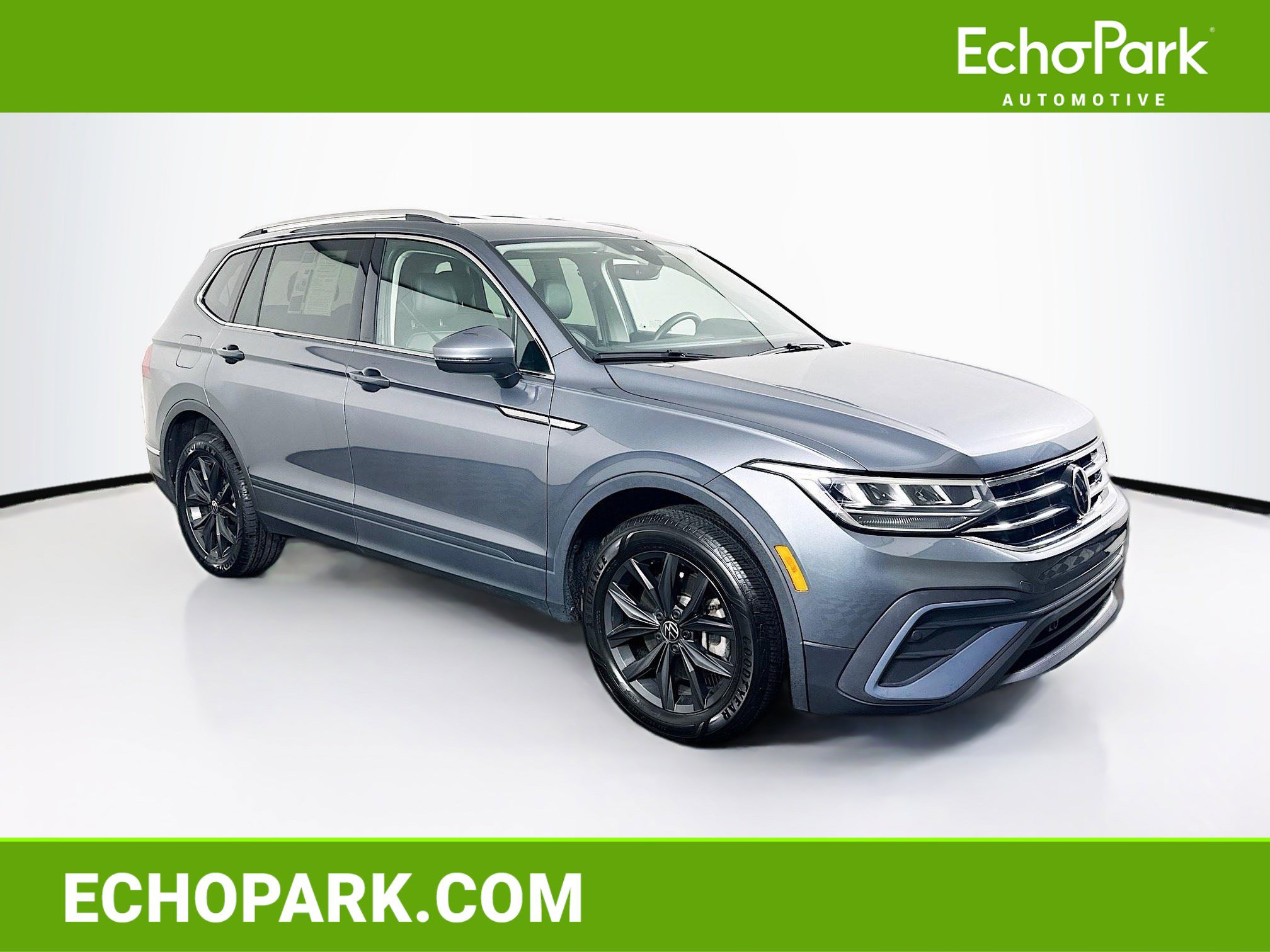 Used 2024 Volkswagen Tiguan SE image 1