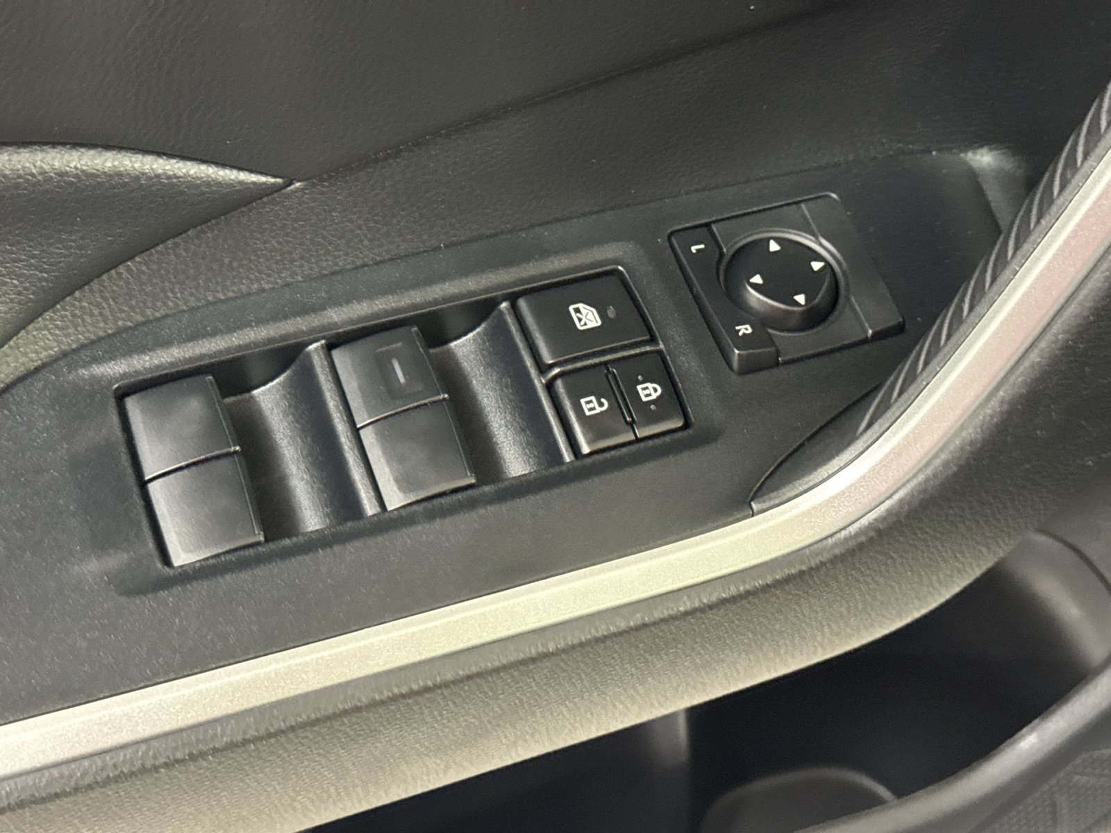 Used 2020 Toyota RAV4 XLE w/ Carpet Mat Package AWD/4WD image 27