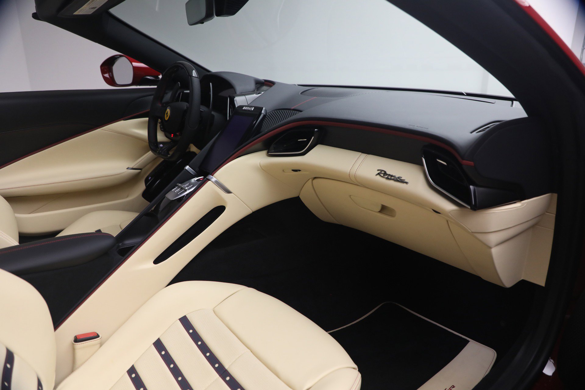 Certified 2025 Ferrari Roma Spider RWD image 17