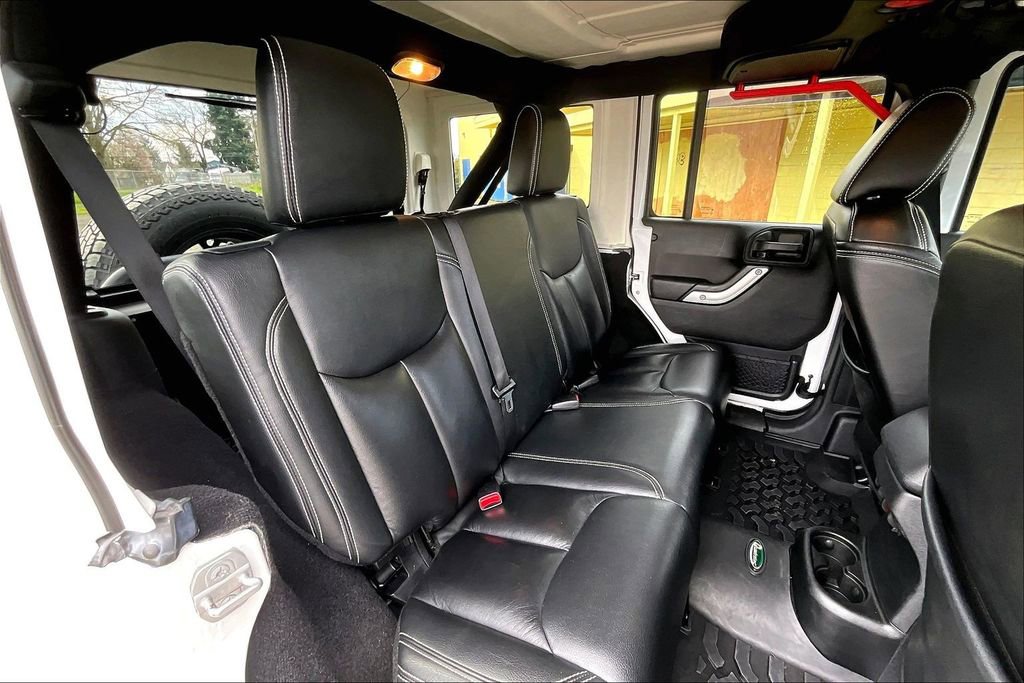 Used 2015 Jeep Wrangler Unlimited Sahara w/ Connectivity Group image 20