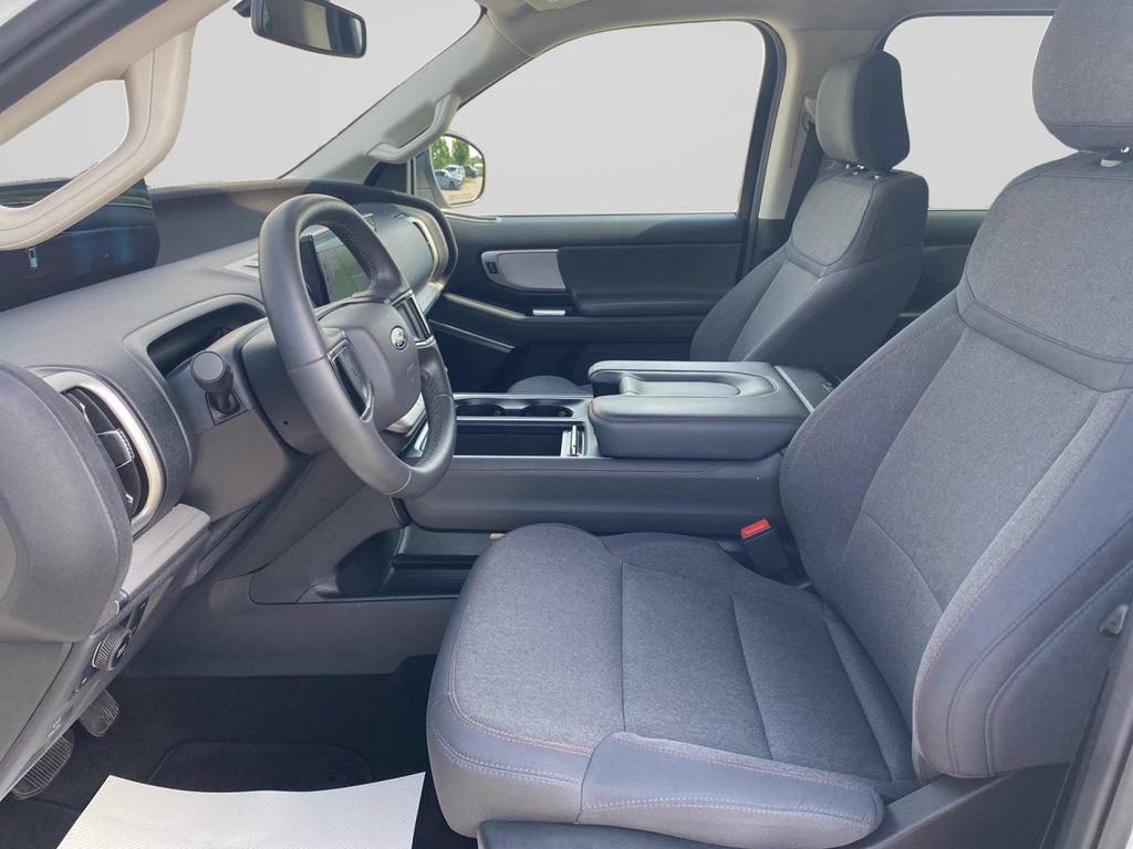 Used 2025 Ford Expedition Active AWD/4WD image 21