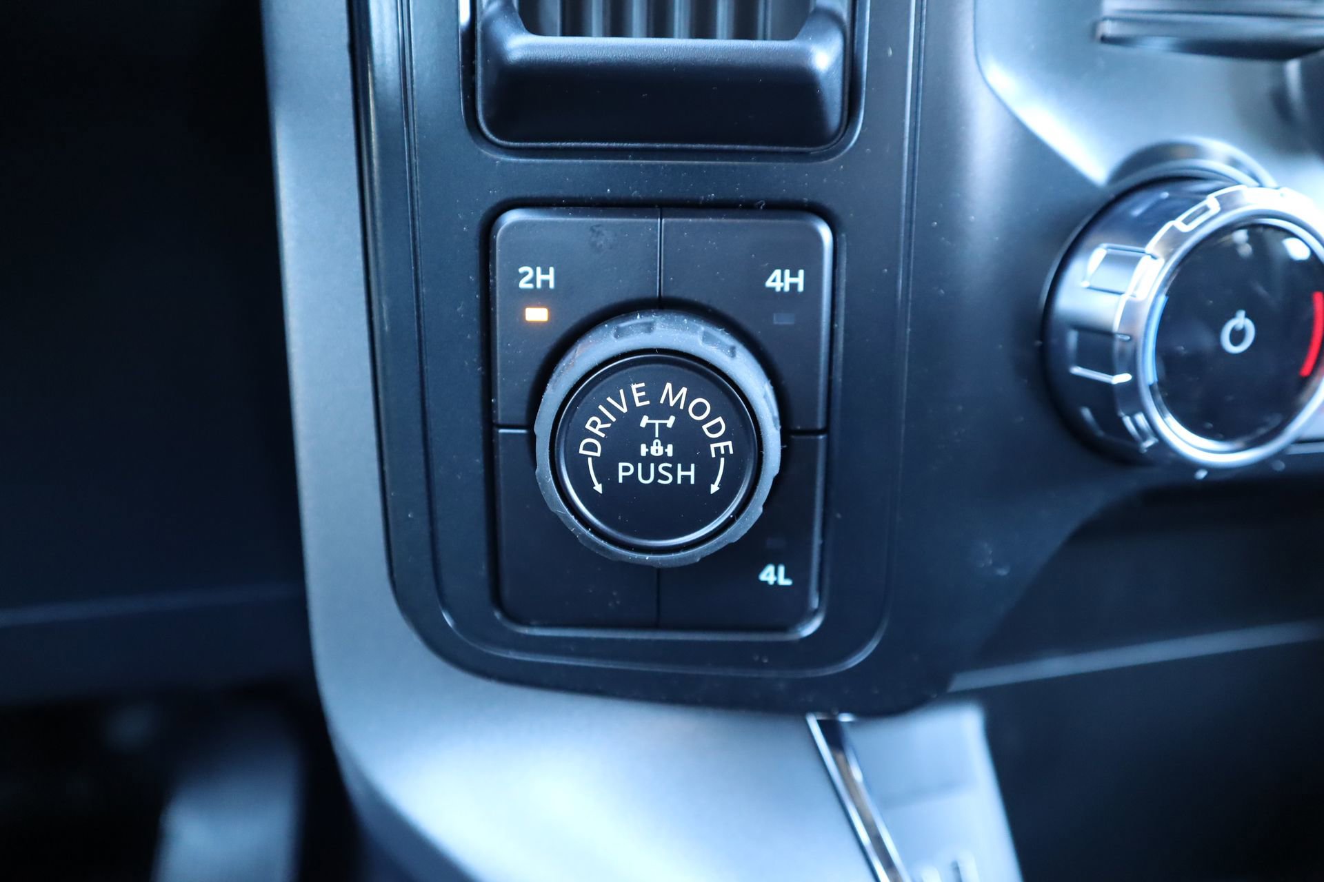 New 2026 Ford F150 XLT w/ Equipment Group 302A MID image 9