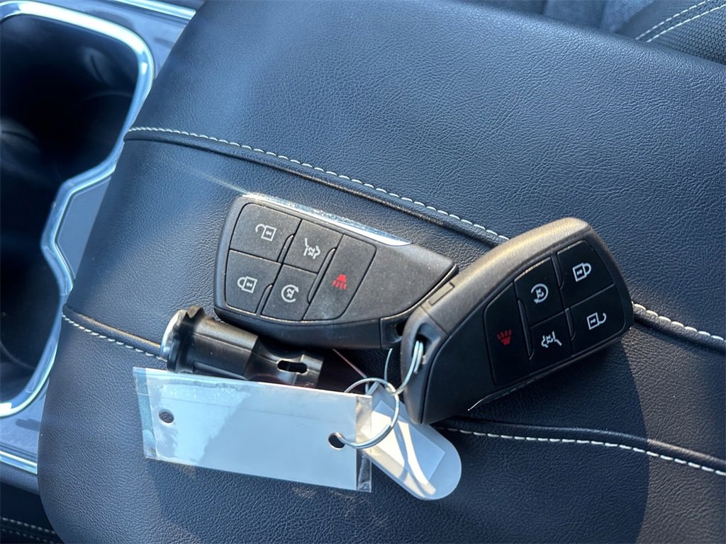 Used 2025 GMC Acadia Elevation image 33