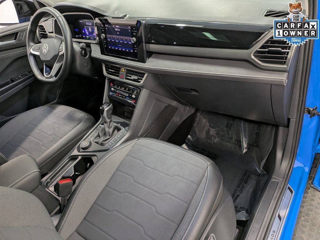 Used 2025 Volkswagen Taos SE image 31