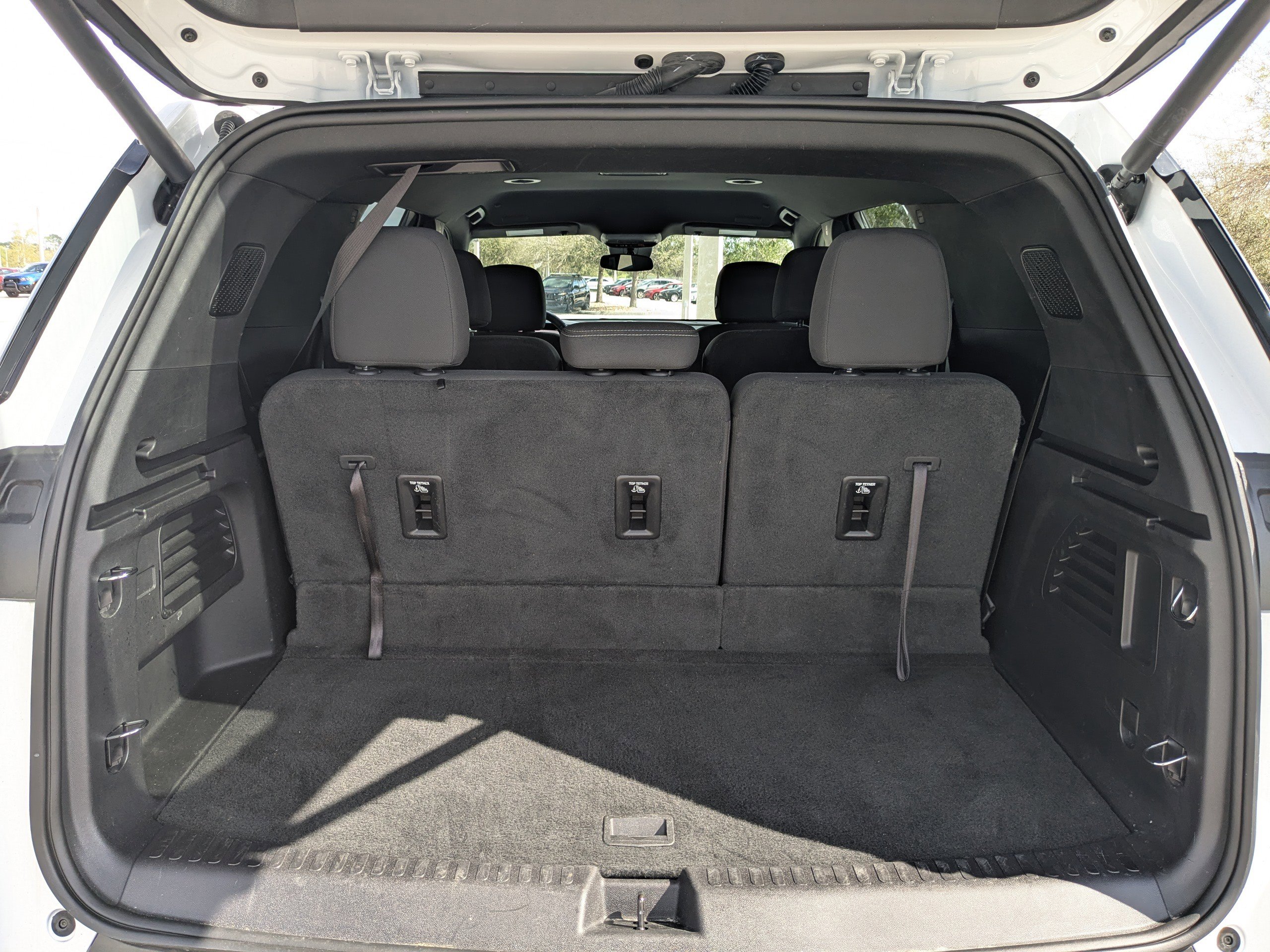 Used 2025 Chevrolet Traverse LT w/ Driver Confidence Package image 13