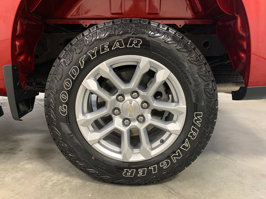 Used 2023 Chevrolet Silverado 1500 LT w/ Z71 Off-Road Package AWD/4WD image 5