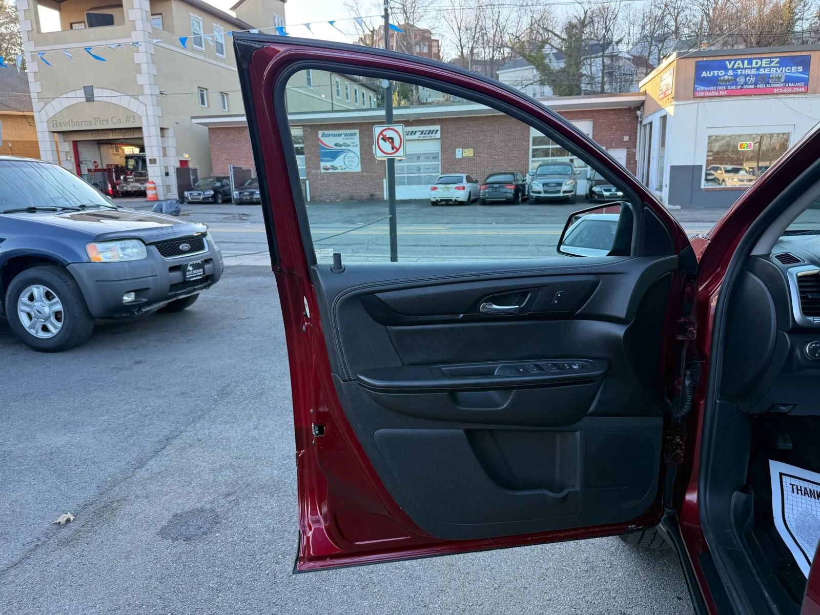 Used 2016 GMC Acadia SLE image 18