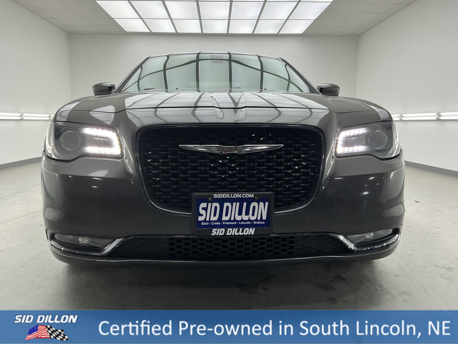 Used 2018 Chrysler 300 S image 2