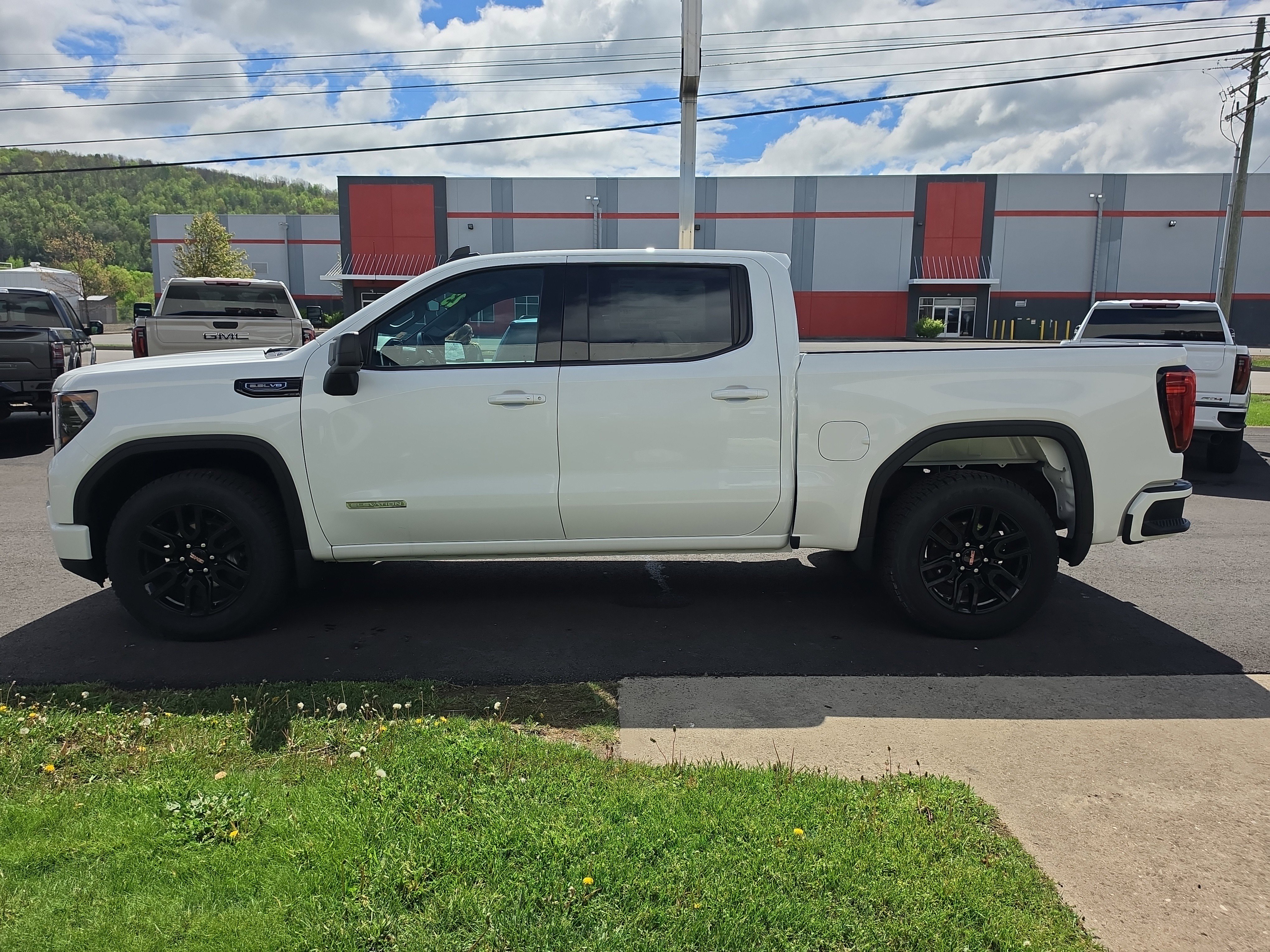 Used 2023 GMC Sierra 1500 Elevation RWD image 7