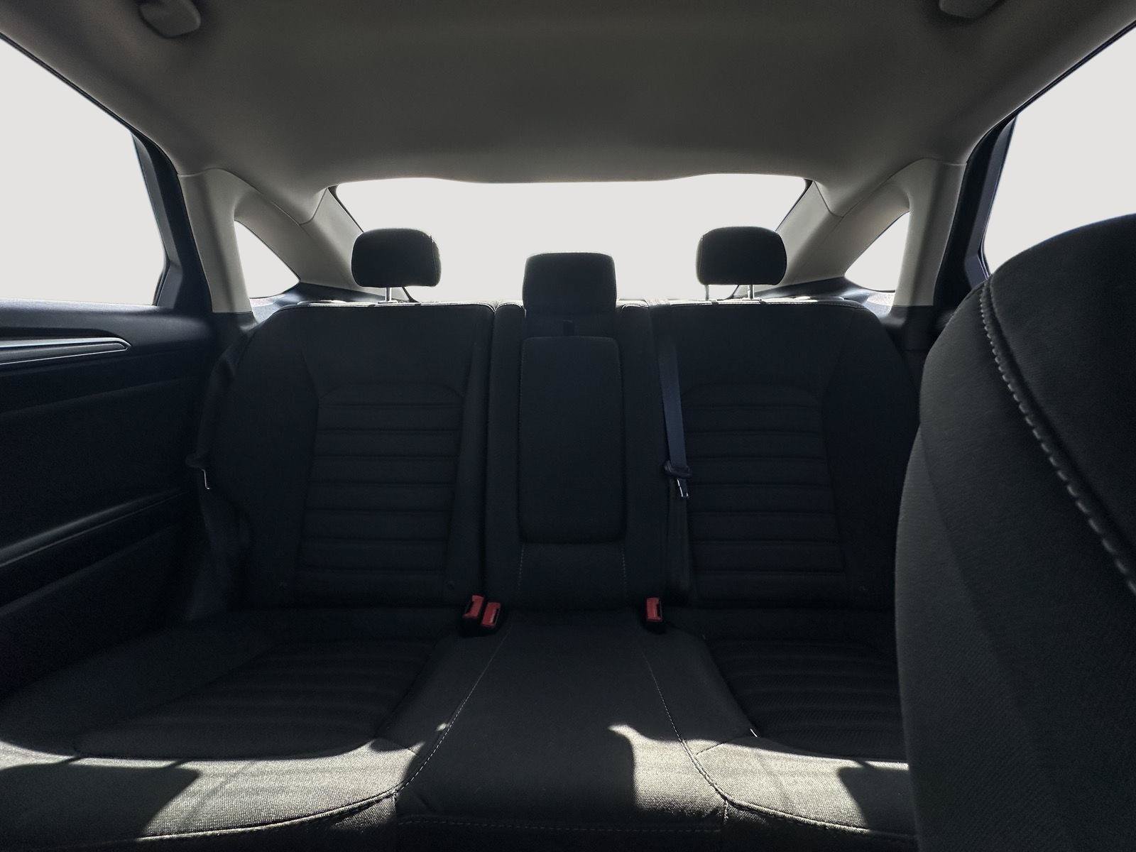 Used 2019 Ford Fusion SE FWD image 13