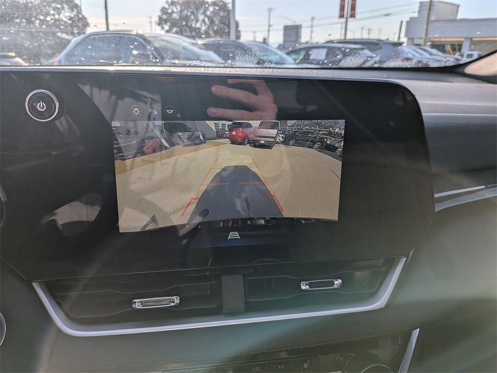 Used 2025 Chevrolet Equinox LT image 18