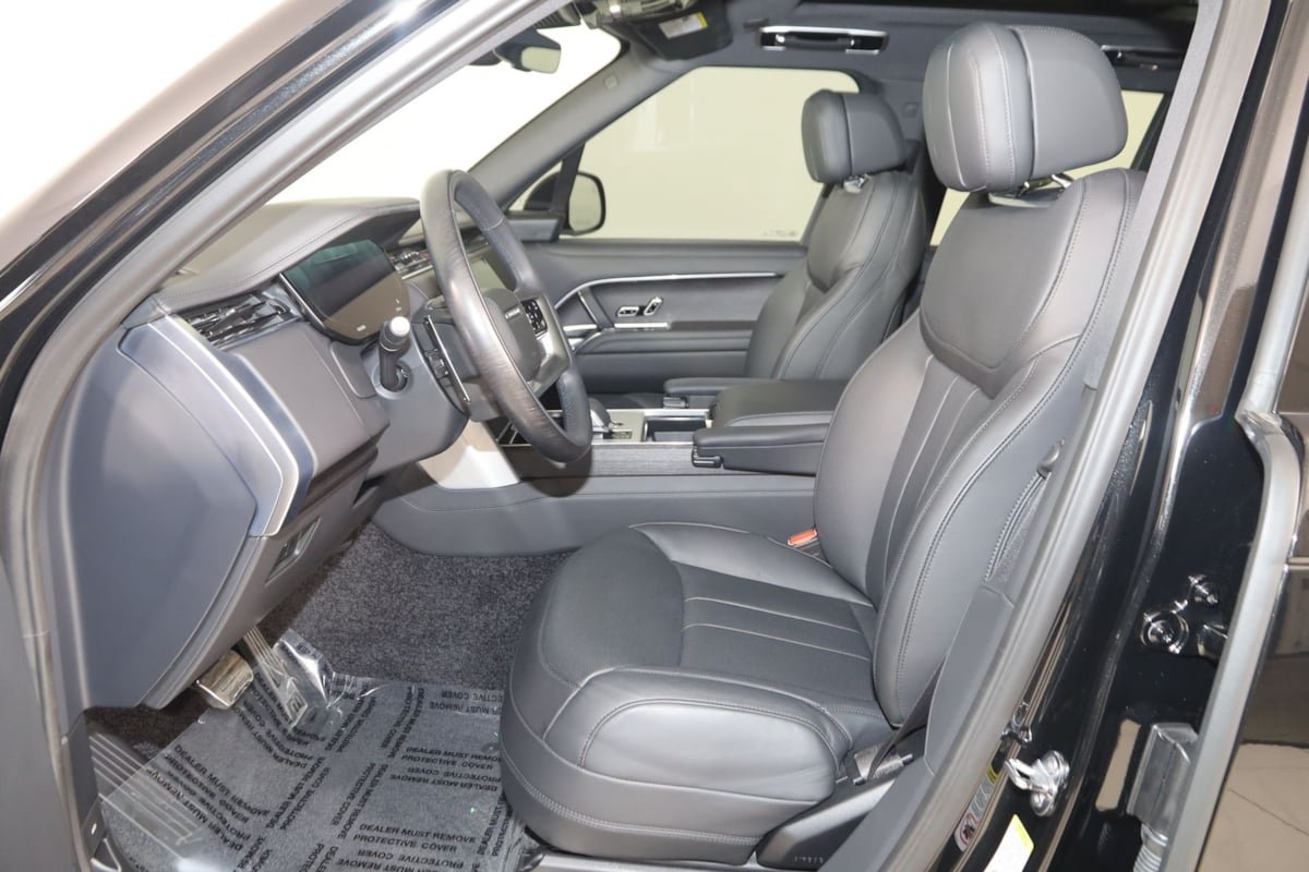 Used 2025 Land Rover Range Rover SE AWD/4WD image 13