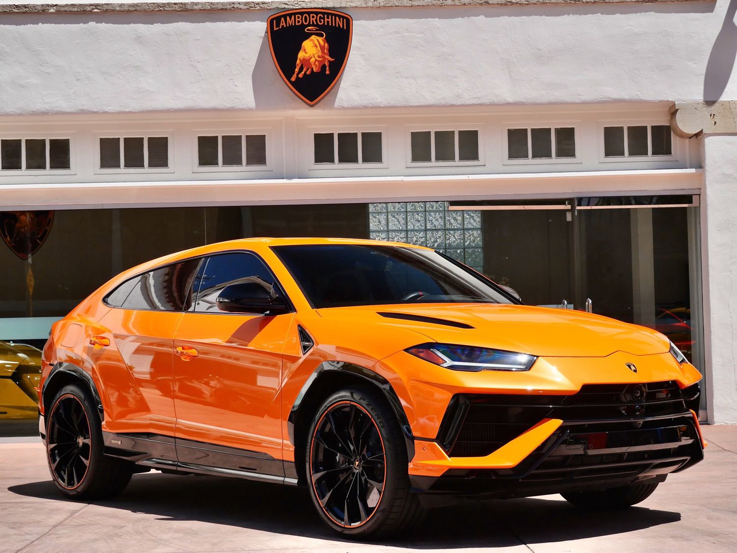 Used 2024 Lamborghini Urus S AWD/4WD image 1
