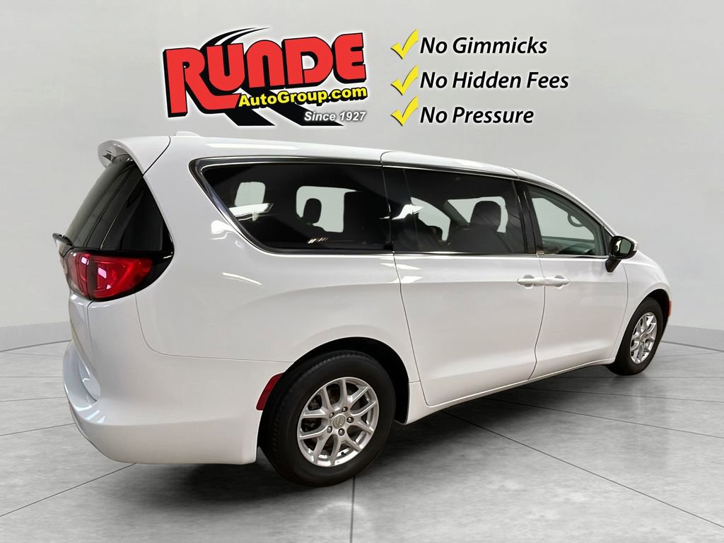 Used 2020 Chrysler Voyager LX FWD image 5