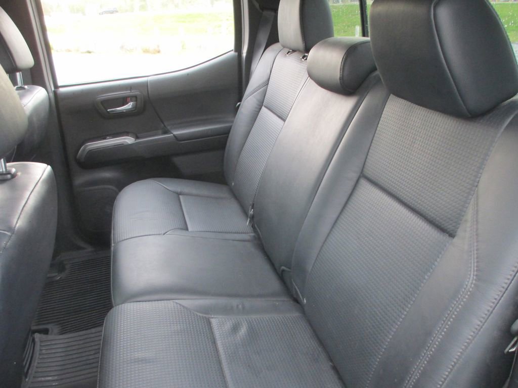 Used 2020 Toyota Tacoma Limited image 24