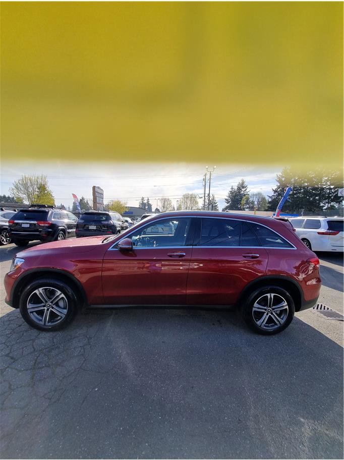 Used 2017 Mercedes-Benz GLC 300 4MATIC image 2