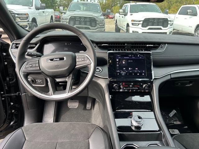 New 2025 Jeep Grand Cherokee Altitude image 16