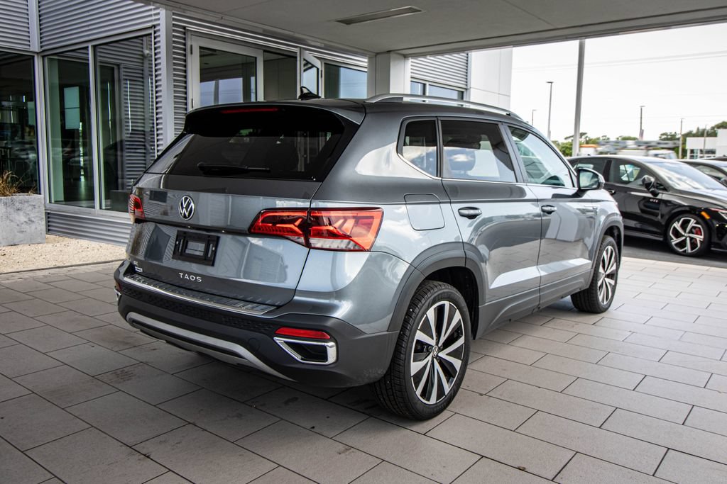 Certified 2023 Volkswagen Taos SE w/ Panoramic Sunroof Package FWD image 2