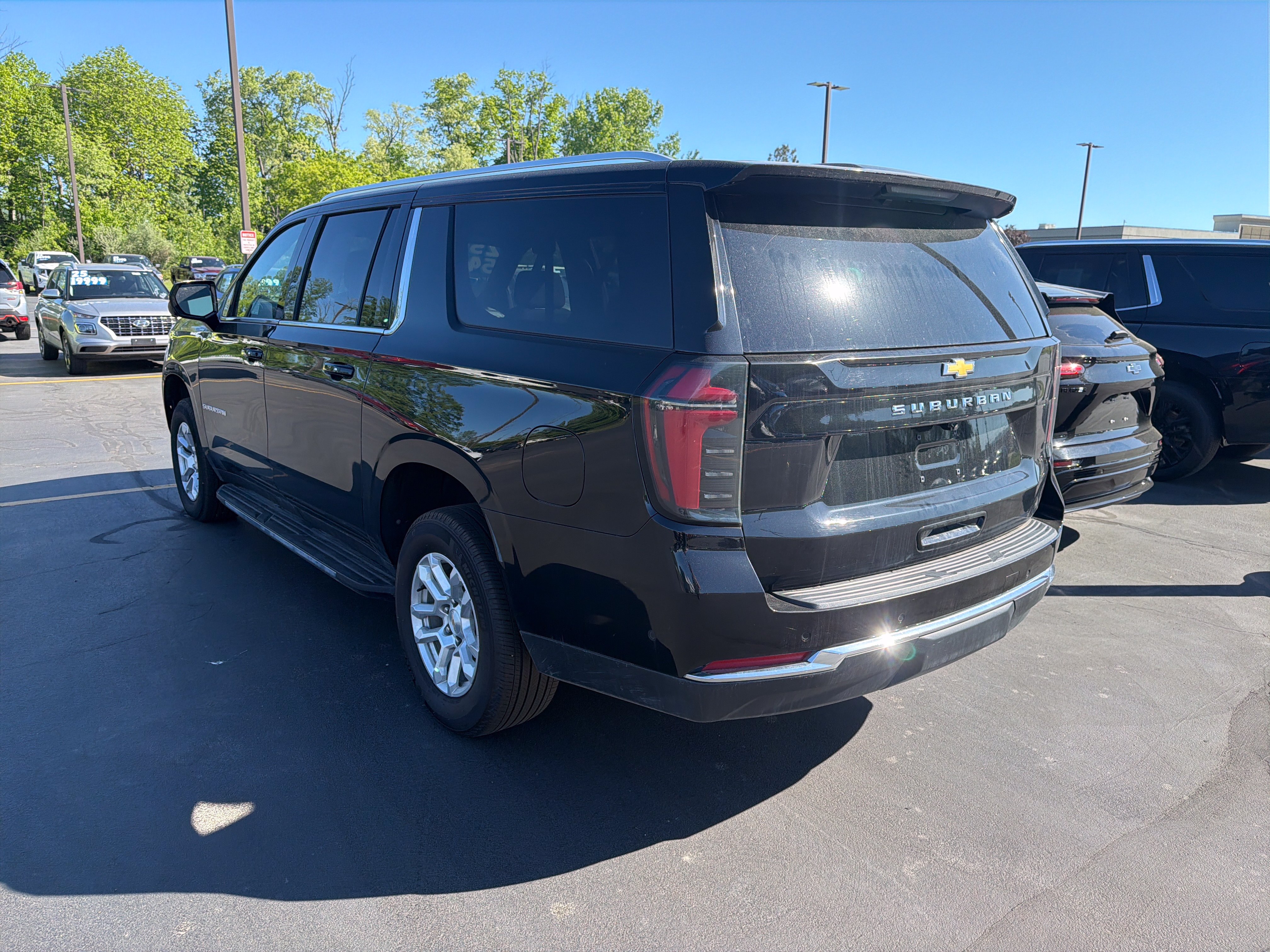Used 2025 Chevrolet Suburban LS AWD/4WD image 6