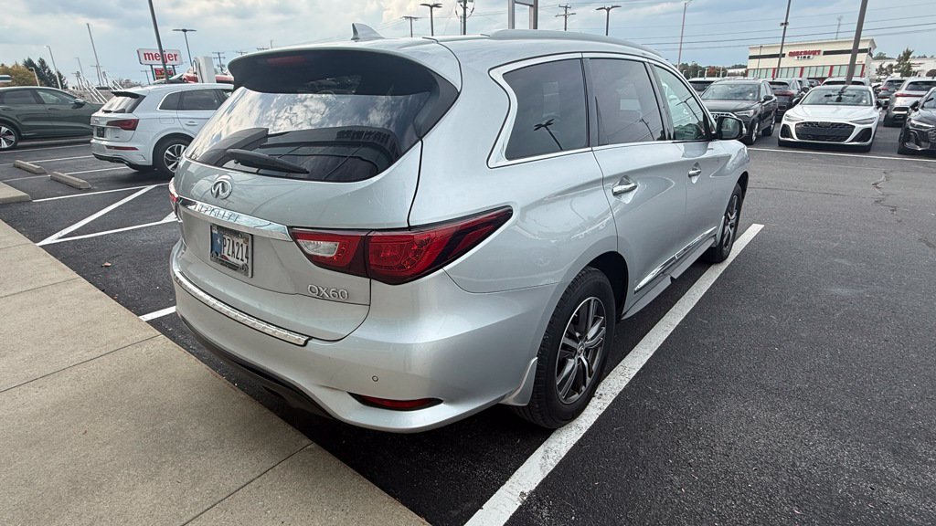 Used 2017 INFINITI QX60 Luxe AWD/4WD image 2