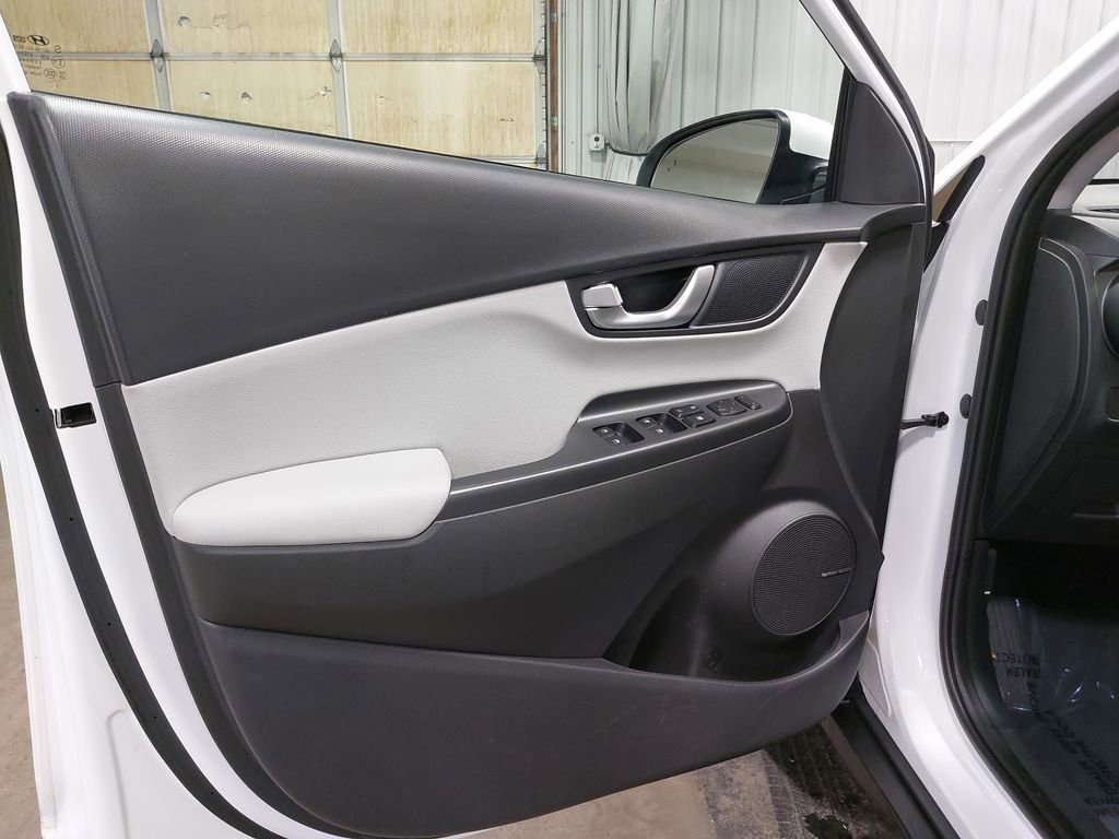 Used 2022 Hyundai Kona Limited AWD/4WD image 27