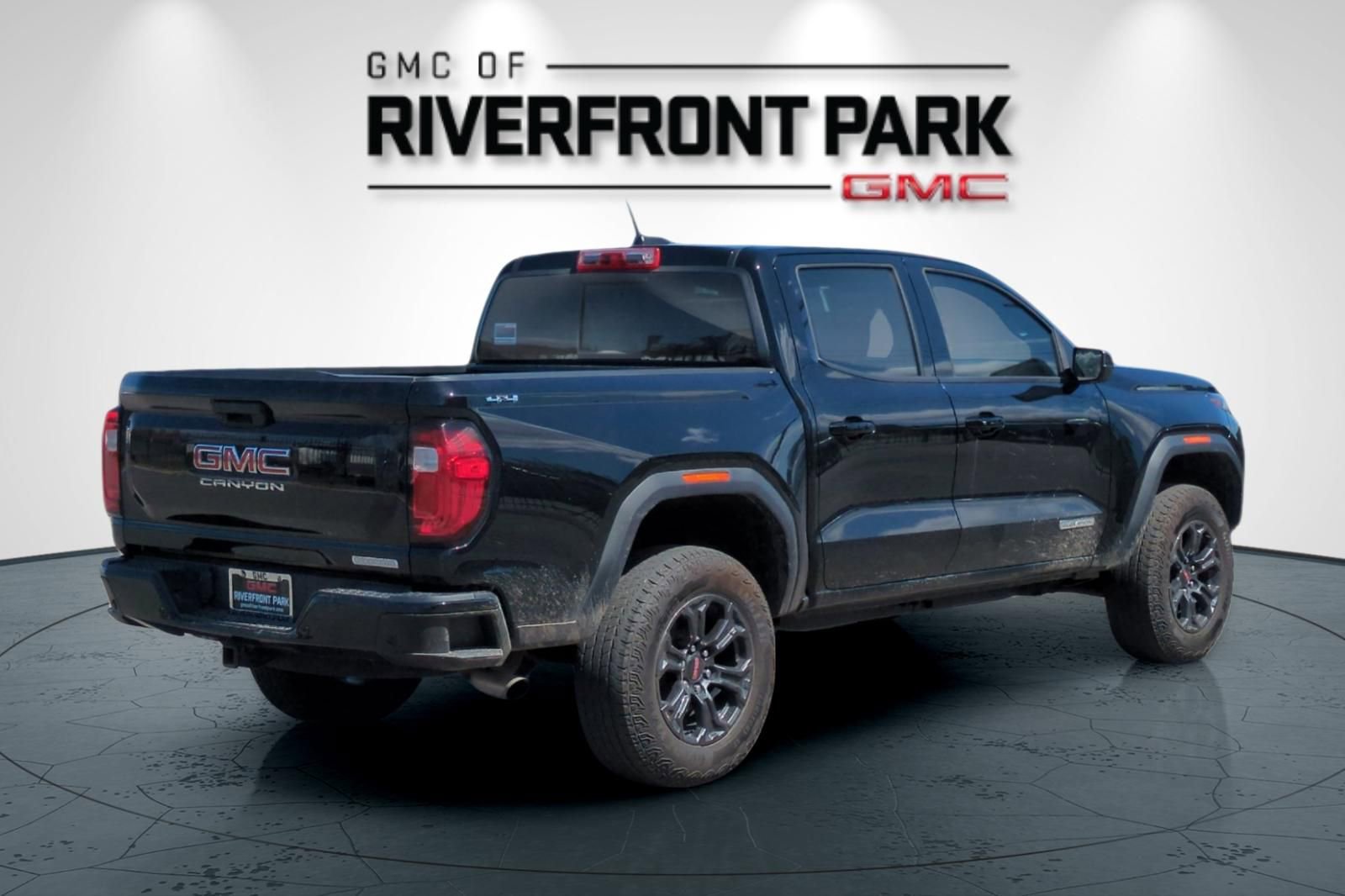 Used 2025 GMC Canyon Elevation AWD/4WD image 3