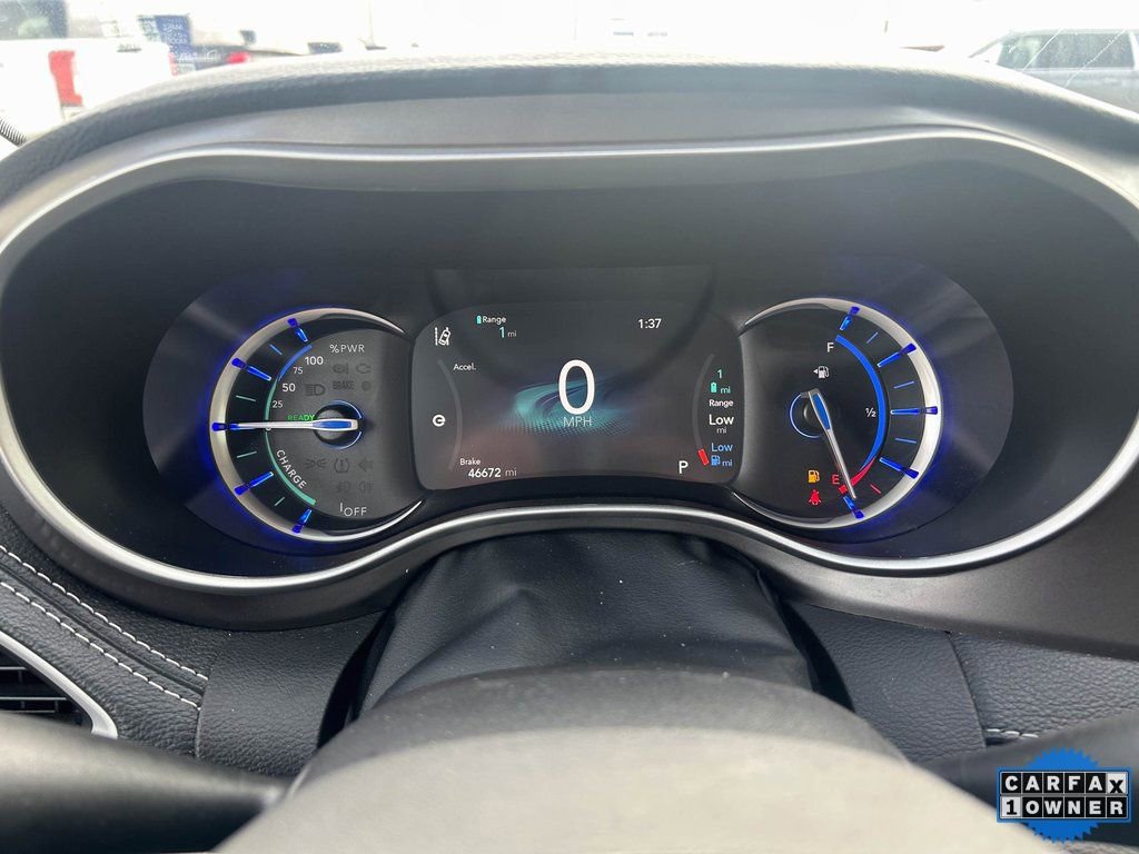 Used 2024 Chrysler Pacifica Select image 33