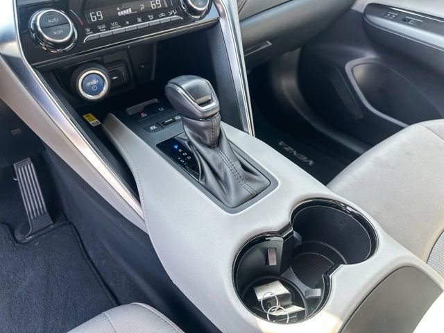 Used 2021 Toyota Venza LE AWD/4WD image 18
