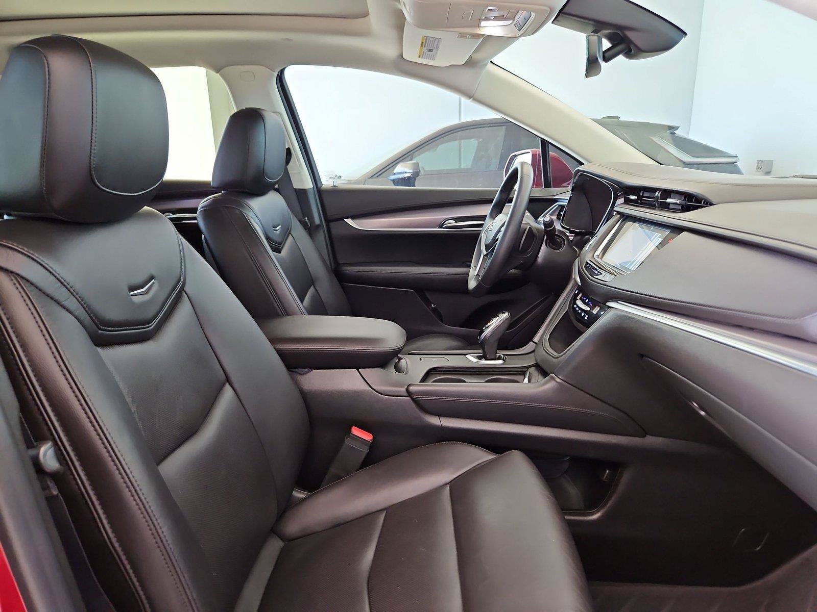 Used 2017 Cadillac XT5 Luxury w/ Driver Awareness Package FWD image 29